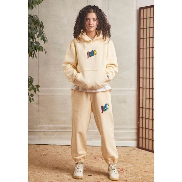 Jefe by Jefe Women's Heavyweight Graphic Streetwear Sweat Set in Ivory Medium - Picture 1 of 13